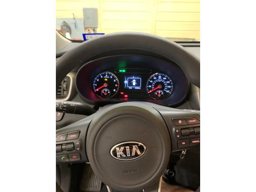 Photo 5 of 12 of 2017 Kia Sorento LX