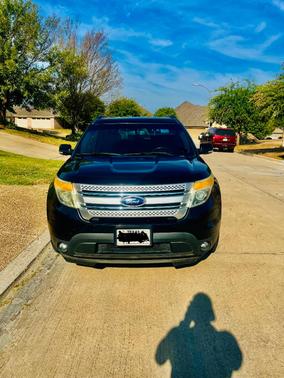 Black 2014 Ford Explorer XLT