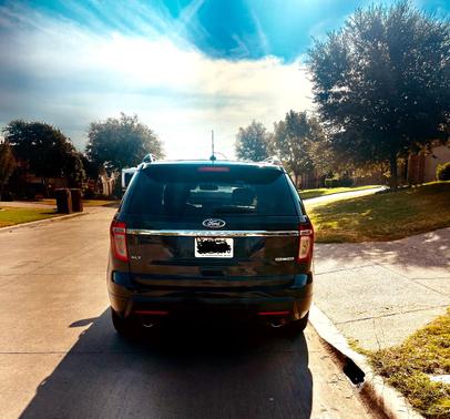 Black 2014 Ford Explorer XLT
