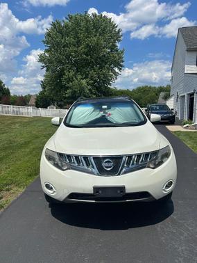 White 2010 Nissan Murano LE