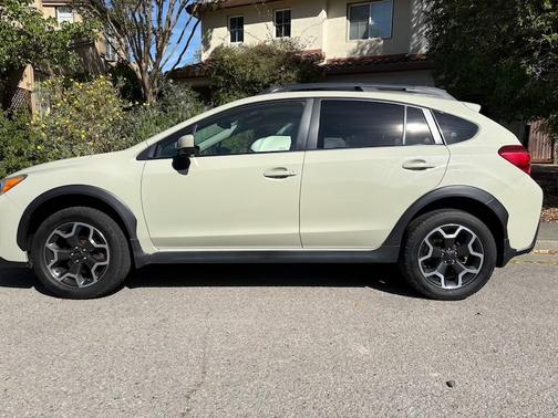Beige 2015 Subaru XV Crosstrek 2.0i Premium