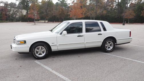 1996 Lincoln Town Car Signature