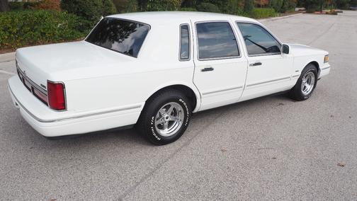 1996 Lincoln Town Car Signature