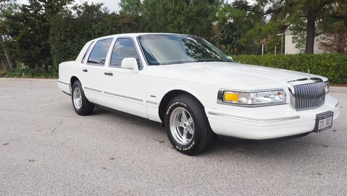 1996 Lincoln Town Car Signature
