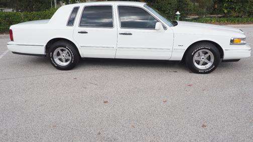 1996 Lincoln Town Car Signature