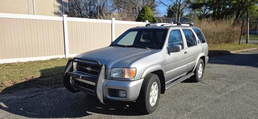 2001 Nissan Pathfinder LE
