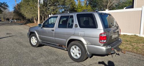 2001 Nissan Pathfinder LE