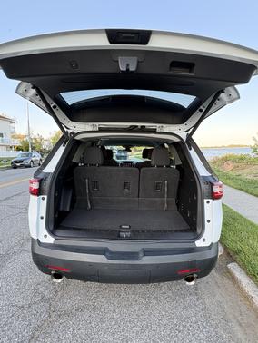 White 2021 Chevrolet Traverse LT Cloth