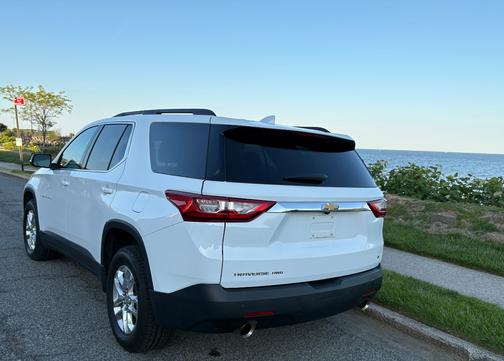 White 2021 Chevrolet Traverse LT Cloth