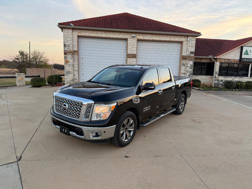 2017 Nissan Titan SV