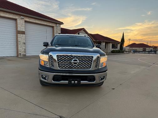 2017 Nissan Titan SV