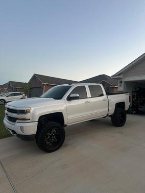 White 2018 Chevrolet Silverado 1500 2LT