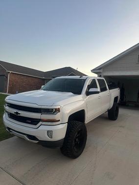 White 2018 Chevrolet Silverado 1500 2LT