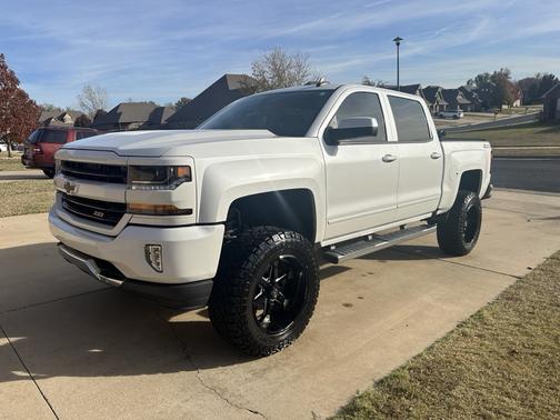 White 2018 Chevrolet Silverado 1500 2LT
