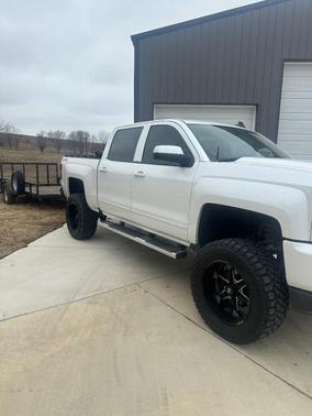 White 2018 Chevrolet Silverado 1500 2LT