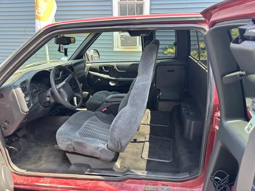 1999 Chevrolet S-10 LS Extended Cab