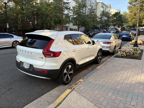 White 2023 Volvo XC40 B5 Plus Bright Theme