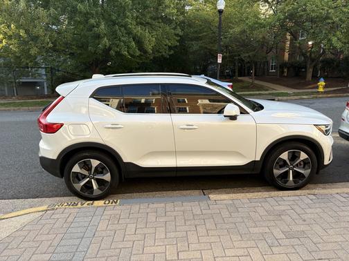 White 2023 Volvo XC40 B5 Plus Bright Theme
