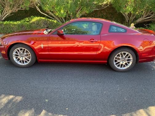 Red 2014 Ford Mustang V6 Premium