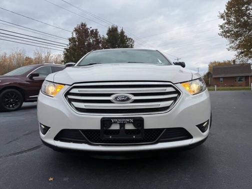 White 2016 Ford Taurus Limited