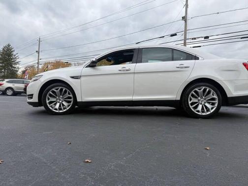 White 2016 Ford Taurus Limited
