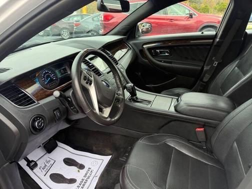 White 2016 Ford Taurus Limited