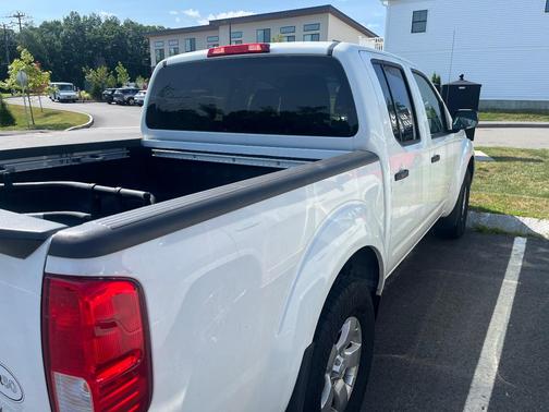 White 2013 Nissan Frontier SV