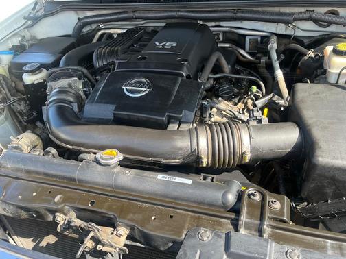 White 2013 Nissan Frontier SV