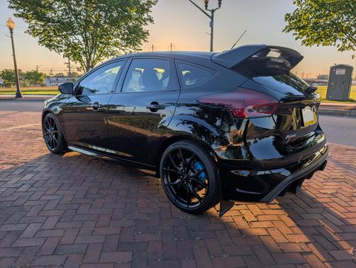 Black 2017 Ford Focus RS Base