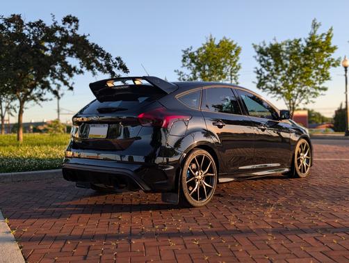 Black 2017 Ford Focus RS Base