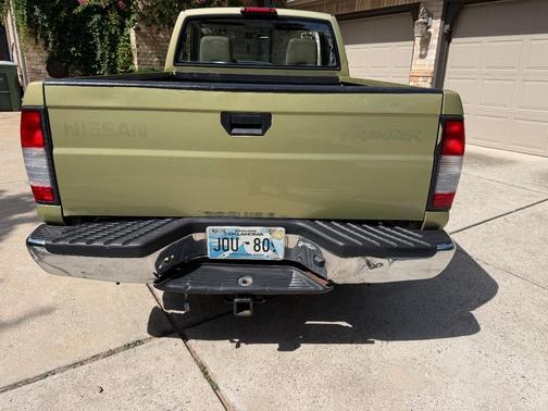 Green 1998 Nissan Frontier XE