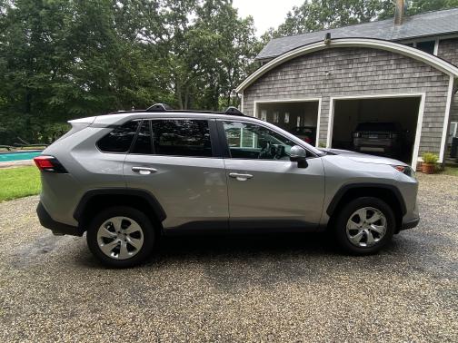 2020 Toyota RAV4 LE