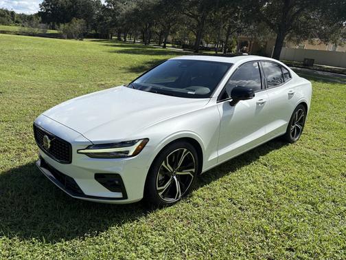 White 2024 Volvo S60 B5 Plus Dark Theme