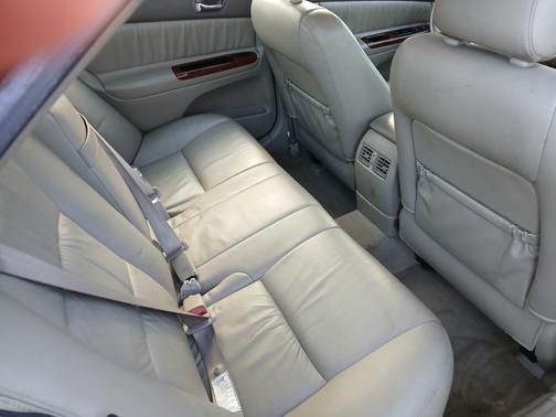 2005 Toyota Camry LE V6