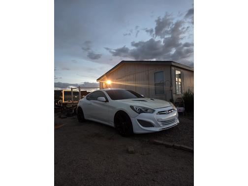 White 2013 Hyundai Genesis Coupe 2.0T R-Spec