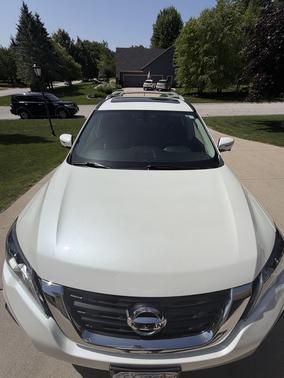 White 2018 Nissan Pathfinder SL