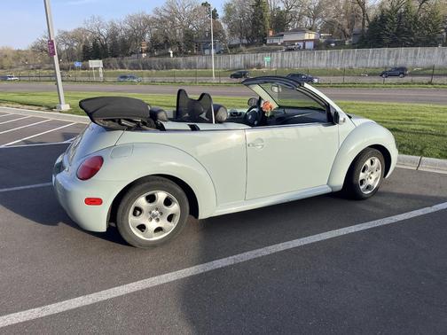 Blue 2003 Volkswagen New Beetle GLS