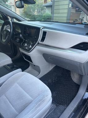 Black 2018 Toyota Sienna LE