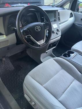 Black 2018 Toyota Sienna LE