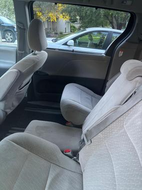 Black 2018 Toyota Sienna LE