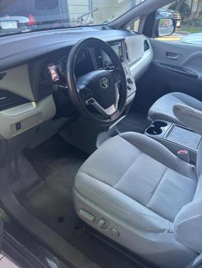 Black 2018 Toyota Sienna LE