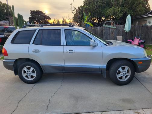 2004 Hyundai SANTA FE Base