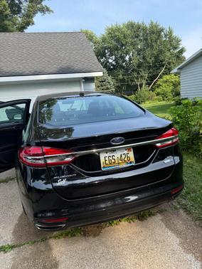 Black 2018 Ford Fusion SE