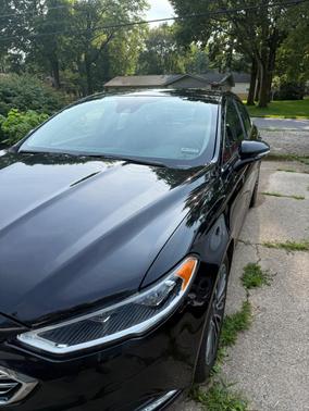 Black 2018 Ford Fusion SE