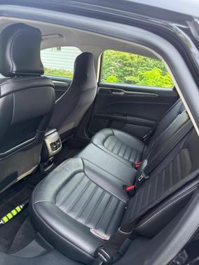 Black 2018 Ford Fusion SE