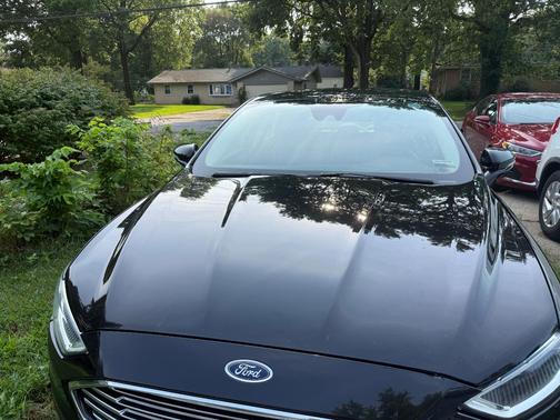 Black 2018 Ford Fusion SE