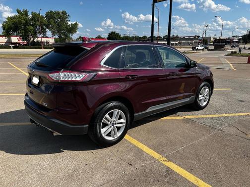 Red 2018 Ford Edge SEL