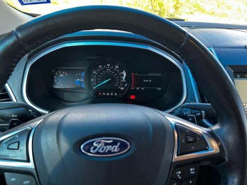 Red 2018 Ford Edge SEL