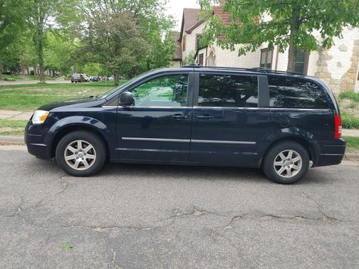 2010 Chrysler Town & Country Touring