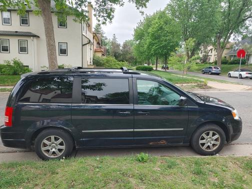 2010 Chrysler Town & Country Touring